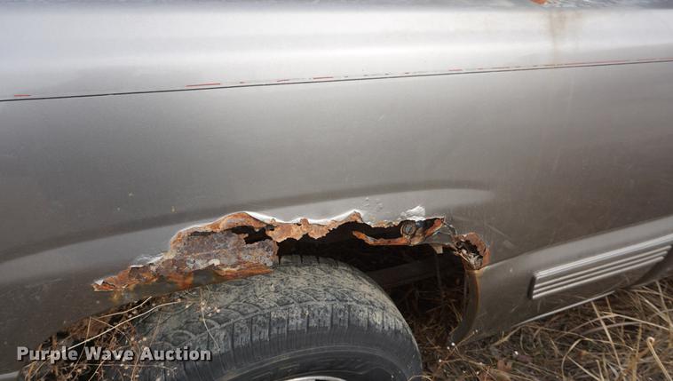 image for item DE3217 1999 Chevrolet Silverado 1500 pickup truck