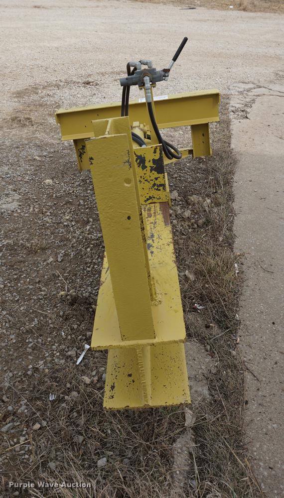 image for item DE3239 Shop built log splitter