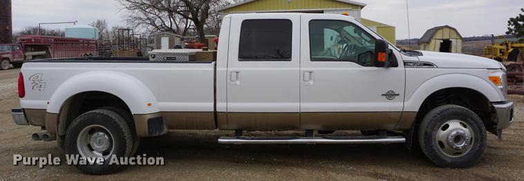 image for item DE3253 2013 Ford F350 Super Duty Lariat Crew Cab pickup truck