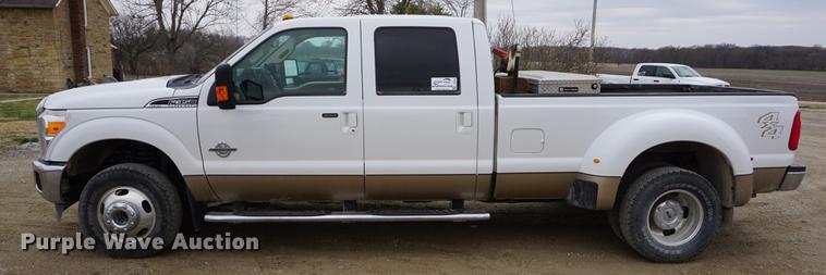 image for item DE3253 2013 Ford F350 Super Duty Lariat Crew Cab pickup truck