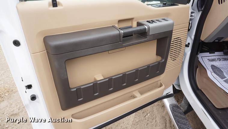 image for item DE3253 2013 Ford F350 Super Duty Lariat Crew Cab pickup truck