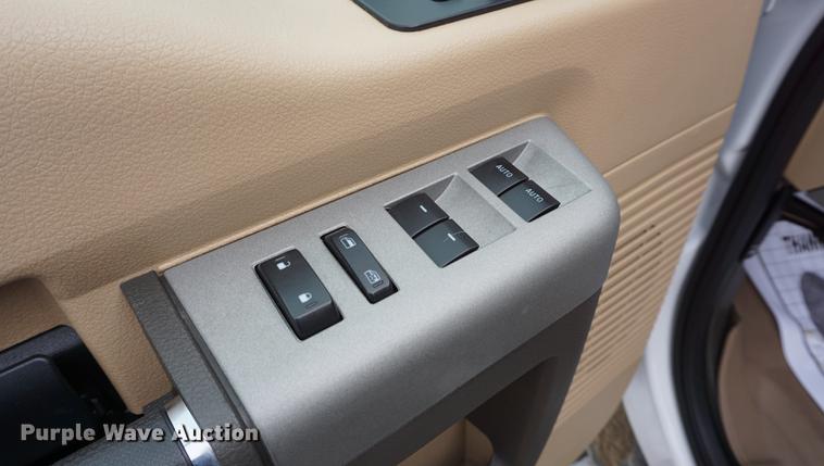 image for item DE3253 2013 Ford F350 Super Duty Lariat Crew Cab pickup truck