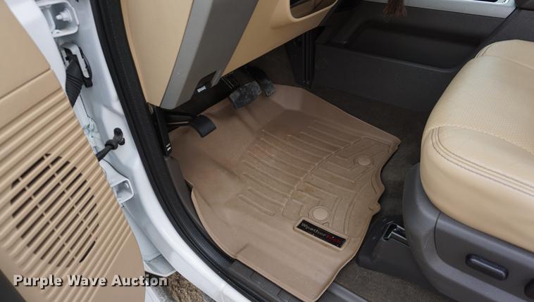 image for item DE3253 2013 Ford F350 Super Duty Lariat Crew Cab pickup truck