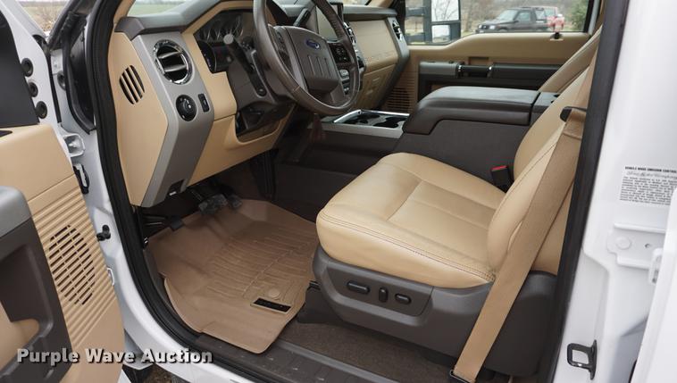image for item DE3253 2013 Ford F350 Super Duty Lariat Crew Cab pickup truck