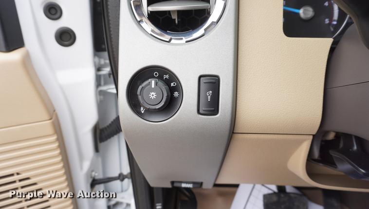 image for item DE3253 2013 Ford F350 Super Duty Lariat Crew Cab pickup truck