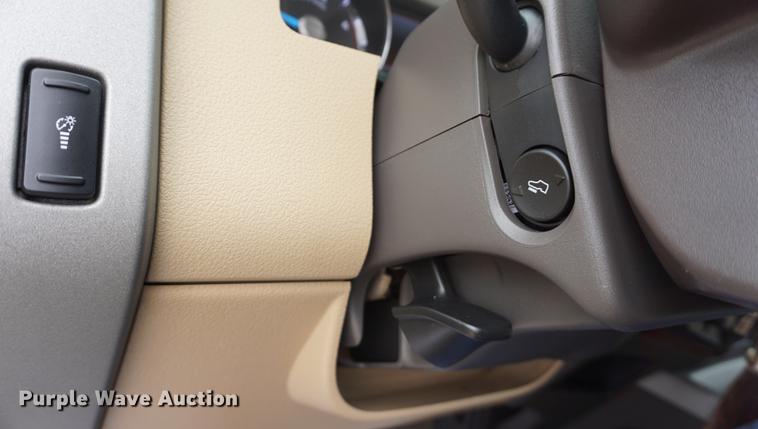 image for item DE3253 2013 Ford F350 Super Duty Lariat Crew Cab pickup truck