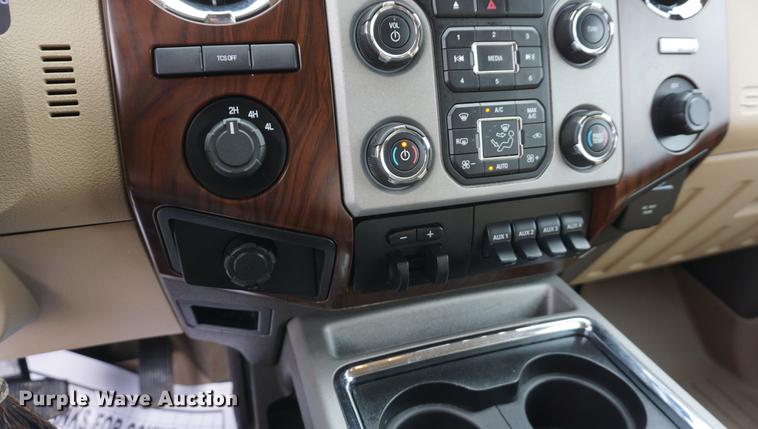 image for item DE3253 2013 Ford F350 Super Duty Lariat Crew Cab pickup truck