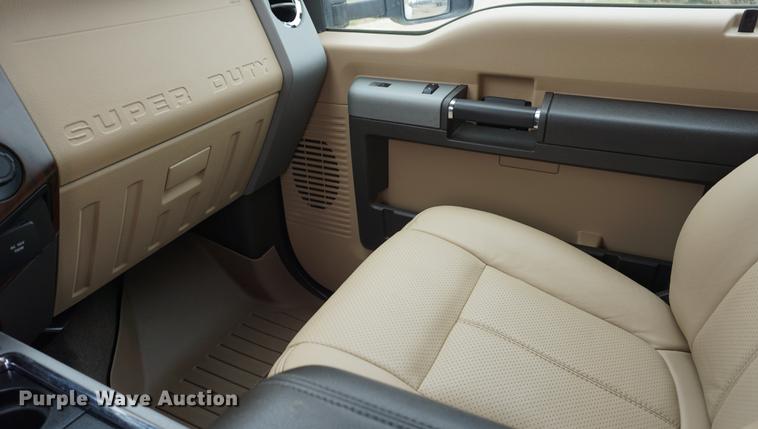 image for item DE3253 2013 Ford F350 Super Duty Lariat Crew Cab pickup truck