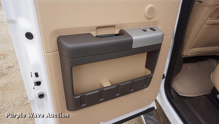 image for item DE3253 2013 Ford F350 Super Duty Lariat Crew Cab pickup truck