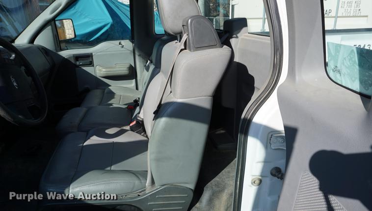 image for item DE3263 2006 Ford F150 pickup truck