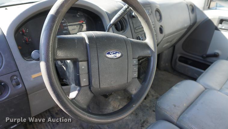 image for item DE3263 2006 Ford F150 pickup truck
