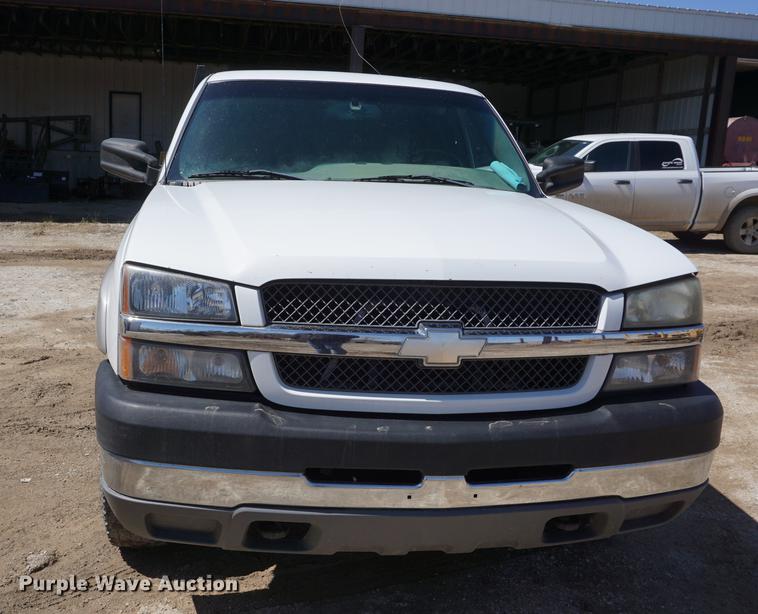 image for item DE3275 2003 Chevrolet Silverado 2500HD Ext. Cab flatbed pickup truck