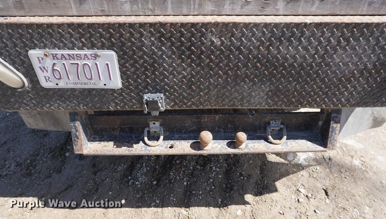 image for item DE3275 2003 Chevrolet Silverado 2500HD Ext. Cab flatbed pickup truck