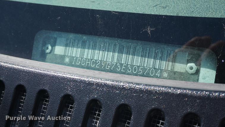 image for item DE3275 2003 Chevrolet Silverado 2500HD Ext. Cab flatbed pickup truck