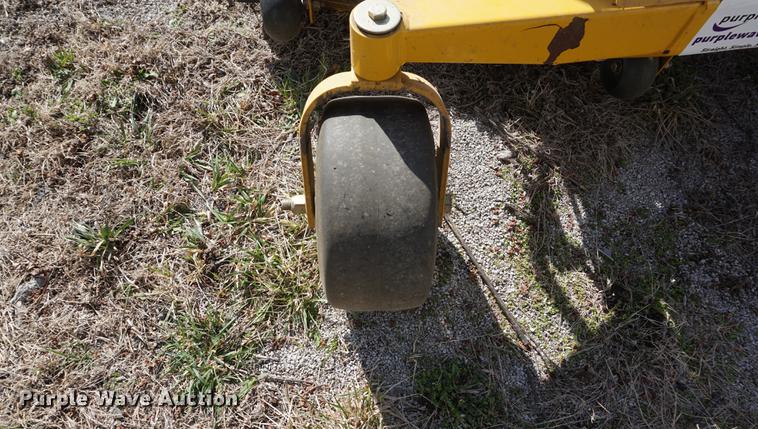 image for item DE3277 2015 Hustler Raptor SD934778 ZTR lawn mower