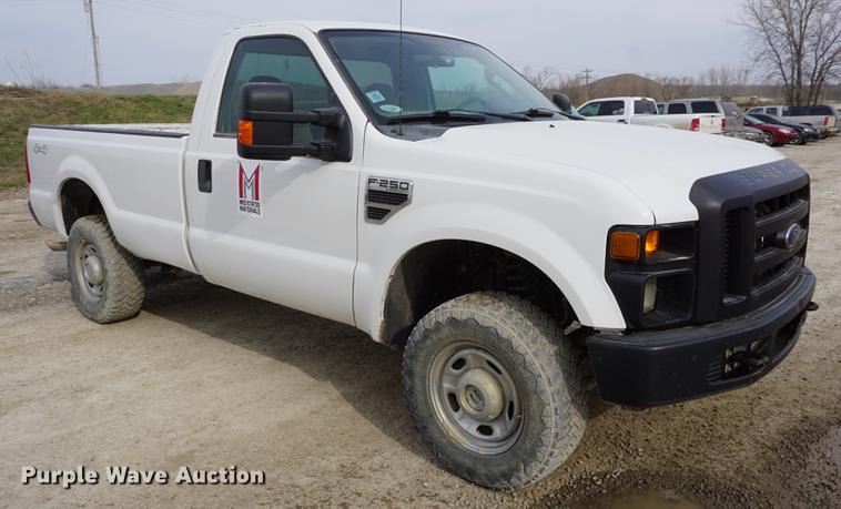 image for item DE3279 2010 Ford F250 Super Duty pickup truck