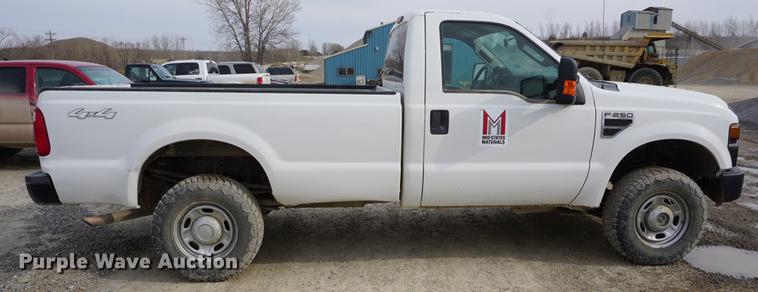 image for item DE3279 2010 Ford F250 Super Duty pickup truck