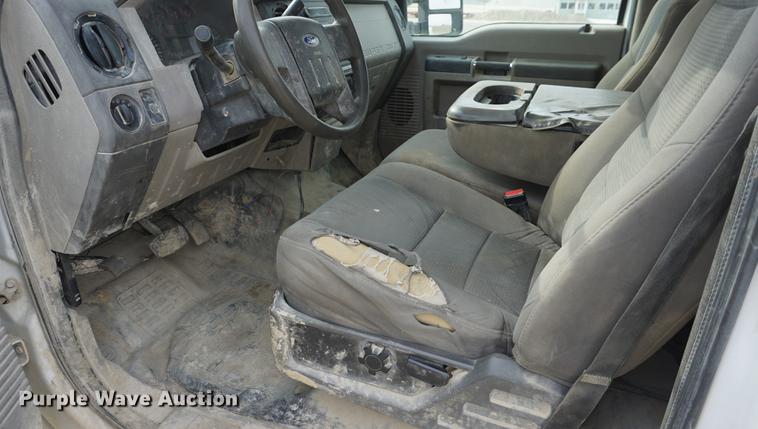 image for item DE3279 2010 Ford F250 Super Duty pickup truck