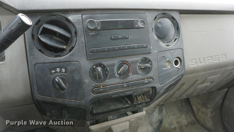 image for item DE3279 2010 Ford F250 Super Duty pickup truck