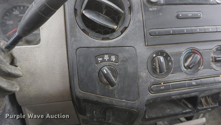 image for item DE3279 2010 Ford F250 Super Duty pickup truck