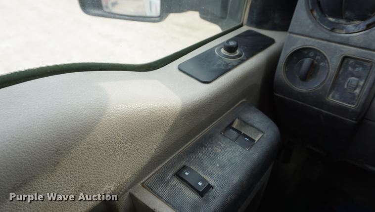 image for item DE3279 2010 Ford F250 Super Duty pickup truck