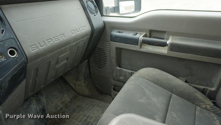 image for item DE3279 2010 Ford F250 Super Duty pickup truck