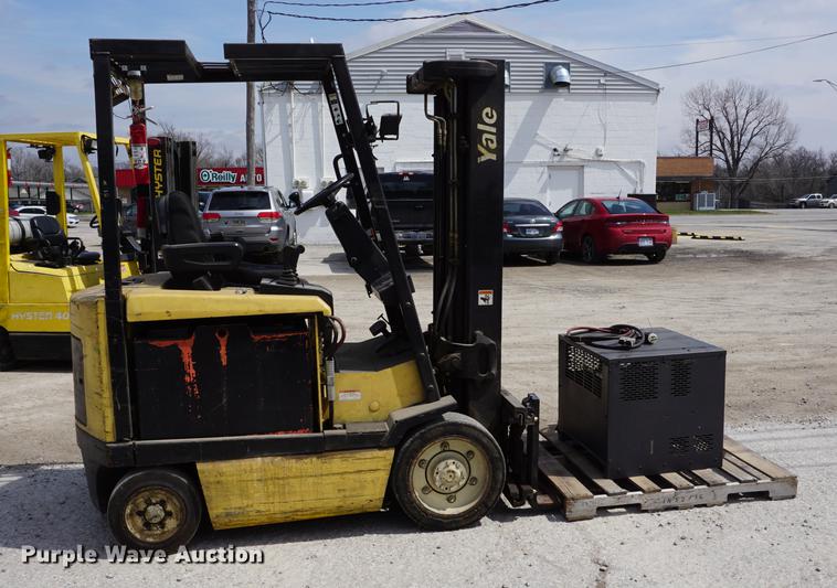 image for item DE3288 Yale ERC050 forklift
