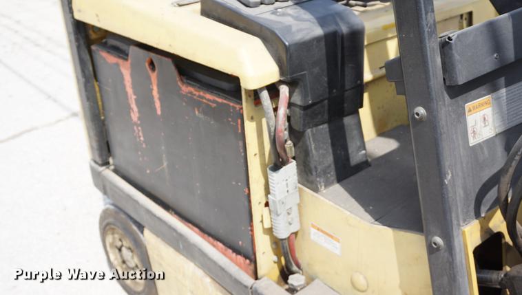 image for item DE3288 Yale ERC050 forklift