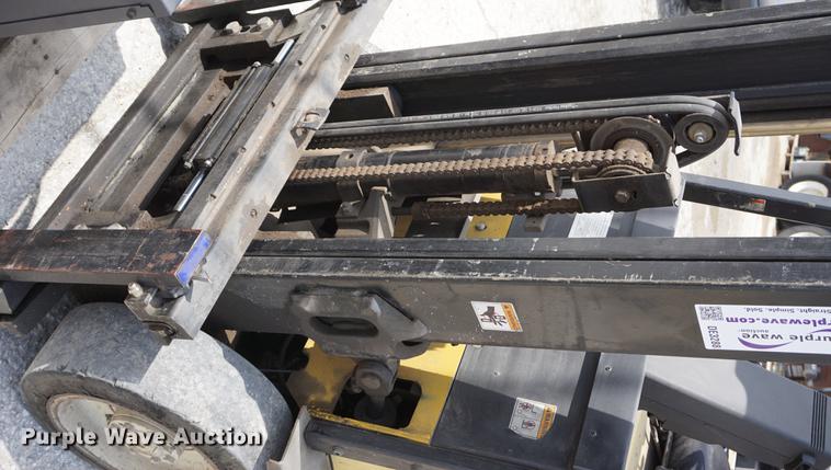 image for item DE3288 Yale ERC050 forklift