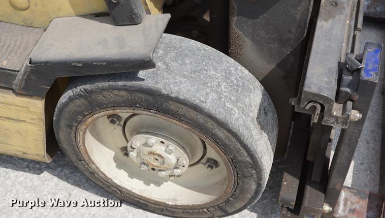 image for item DE3288 Yale ERC050 forklift