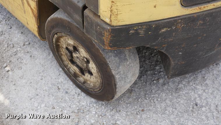 image for item DE3288 Yale ERC050 forklift