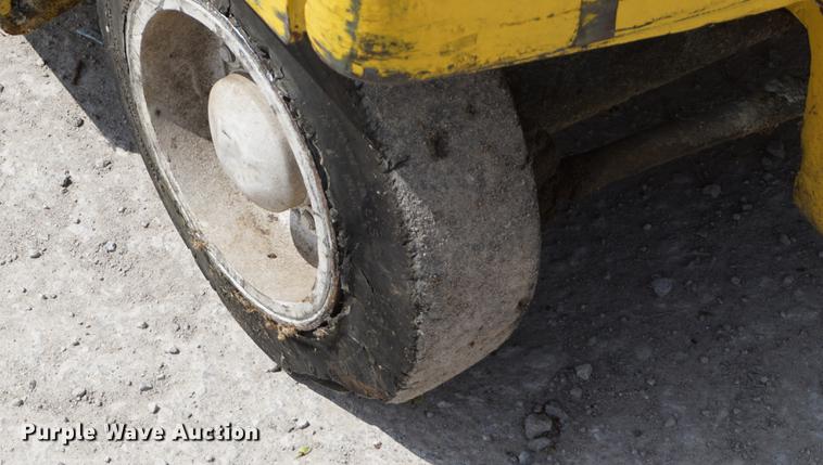 image for item DE3290 Yale ERC025ACN36SF077 forklift