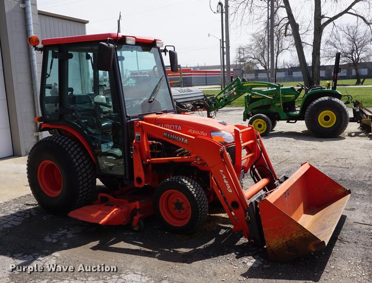 image for item DE3293 2010 Kubota B3030 MFWD tractor