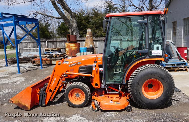 image for item DE3293 2010 Kubota B3030 MFWD tractor