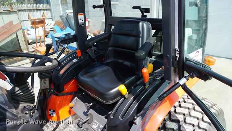image for item DE3293 2010 Kubota B3030 MFWD tractor