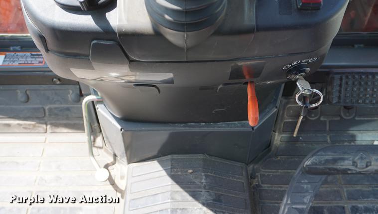 image for item DE3293 2010 Kubota B3030 MFWD tractor