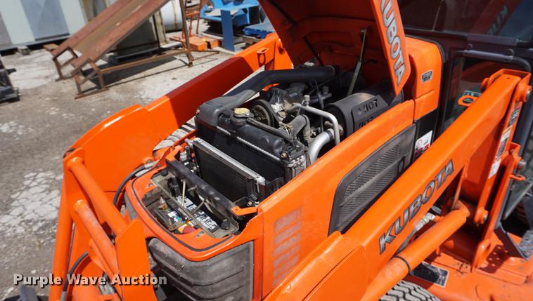 image for item DE3293 2010 Kubota B3030 MFWD tractor