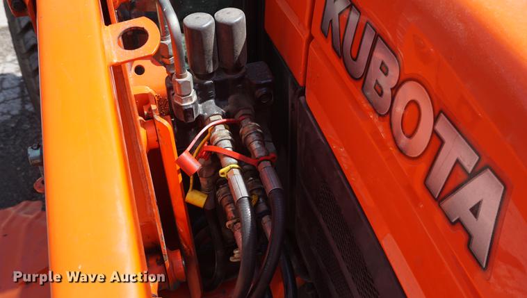 image for item DE3293 2010 Kubota B3030 MFWD tractor