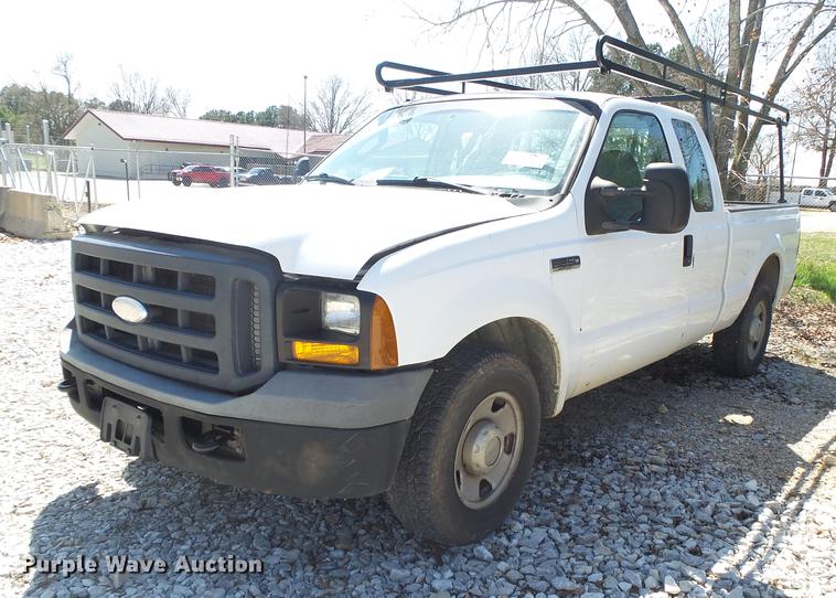 image for item DE3601 2006 Ford F250 Super Duty XL SuperCab pickup truck