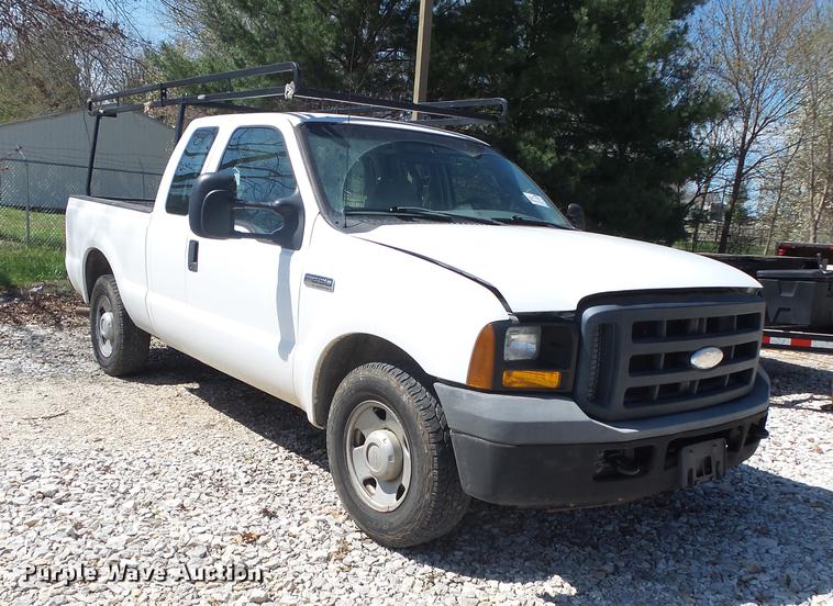 image for item DE3601 2006 Ford F250 Super Duty XL SuperCab pickup truck
