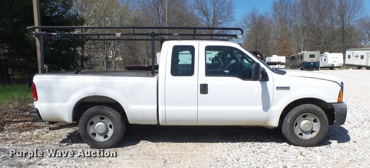 image for item DE3601 2006 Ford F250 Super Duty XL SuperCab pickup truck
