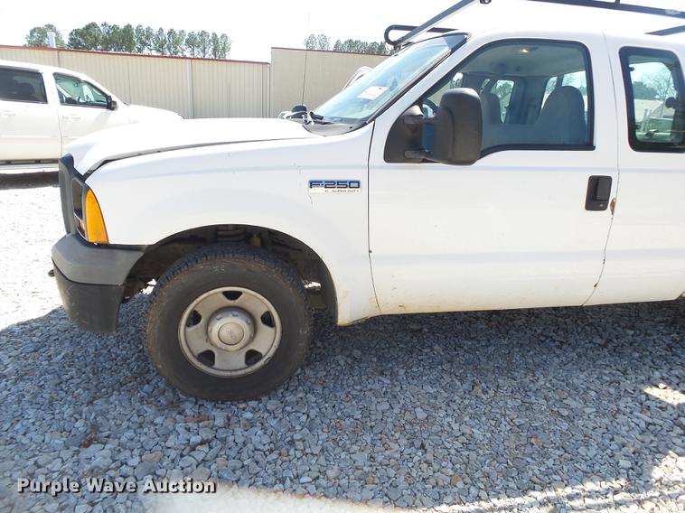 image for item DE3601 2006 Ford F250 Super Duty XL SuperCab pickup truck