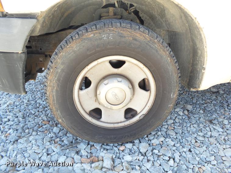 image for item DE3601 2006 Ford F250 Super Duty XL SuperCab pickup truck