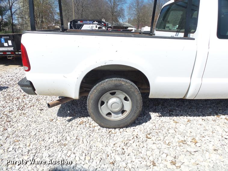 image for item DE3601 2006 Ford F250 Super Duty XL SuperCab pickup truck