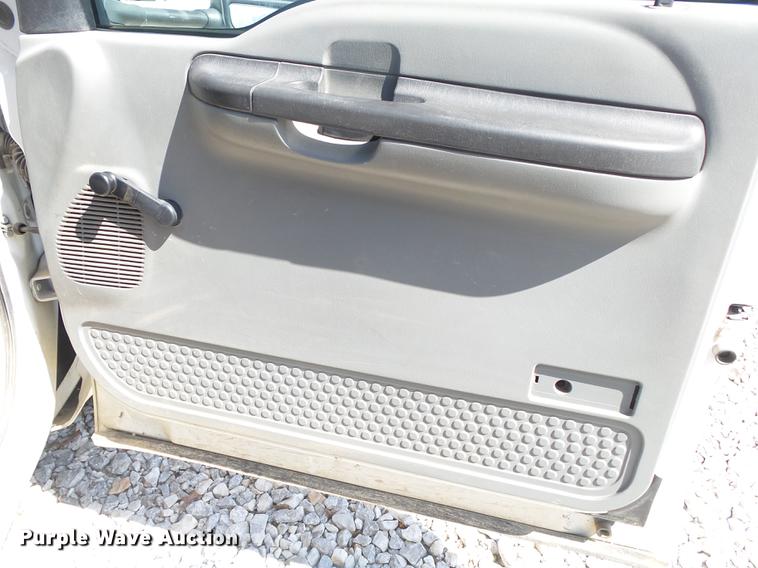 image for item DE3601 2006 Ford F250 Super Duty XL SuperCab pickup truck