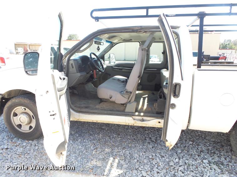 image for item DE3601 2006 Ford F250 Super Duty XL SuperCab pickup truck