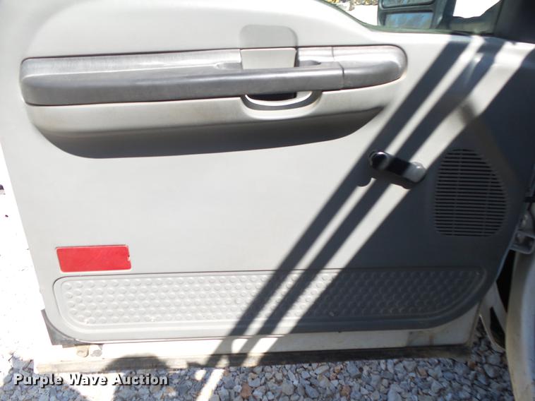 image for item DE3601 2006 Ford F250 Super Duty XL SuperCab pickup truck