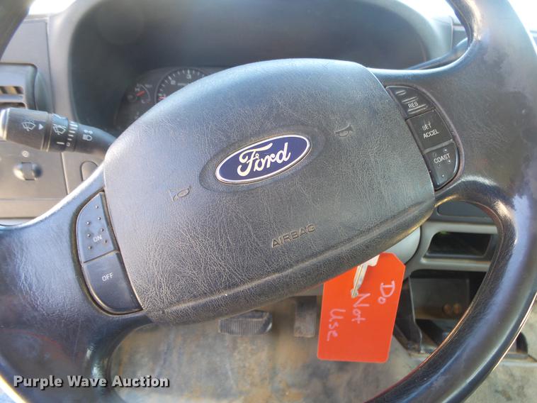 image for item DE3601 2006 Ford F250 Super Duty XL SuperCab pickup truck