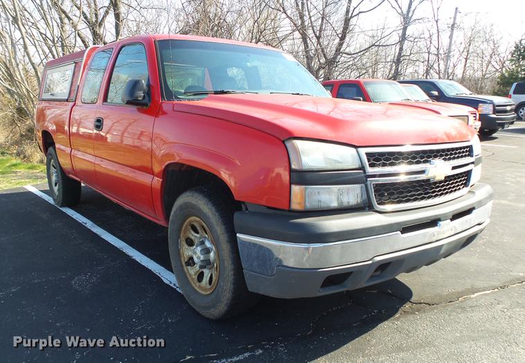 image for item DE3609 2006 Chevrolet Silverado 1500 Ext. Cab pickup truck
