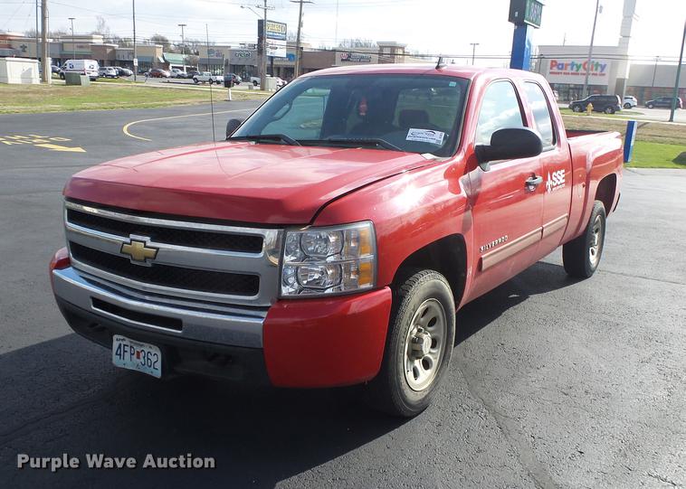 image for item DE3615 2011 Chevrolet Silverado 1500 Ext. Cab pickup truck